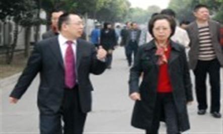 孙玉英在集团公司调研工会工作