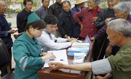 青春凝聚党旗下   五四精神放光华