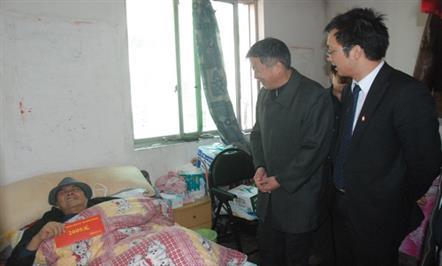 实施特困职工帮扶活动 富临集团职工感受工会温暖