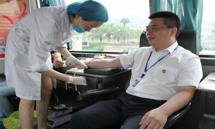 富临房产开展“我为‘七一’献热血，共为党旗添风采”无偿献血活动