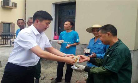 绵阳物业关怀一线员工  开展“夏季送清凉”活动