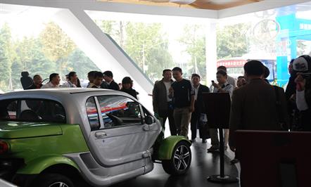 川汽集团四款新车西博会上放异彩