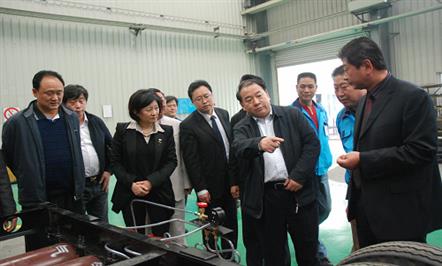 中国重汽领导参观川汽集团