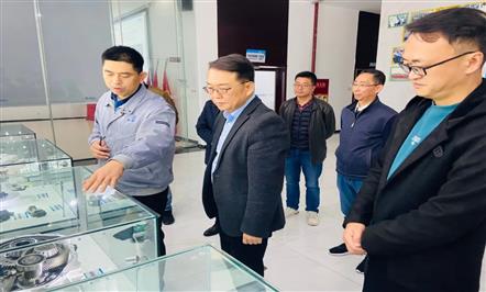 绵阳市人大常委会副主任、民进市委主委李京平一行莅临富临集团调研