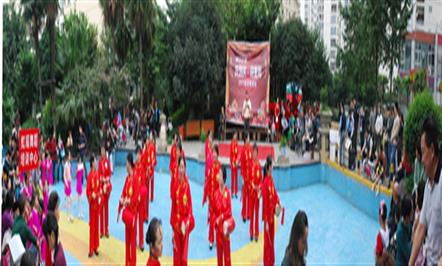 成绵两地富临业主载歌载舞喜迎“双节”