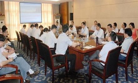 集团公司本部中心学习组进行2013年第四次集体学习